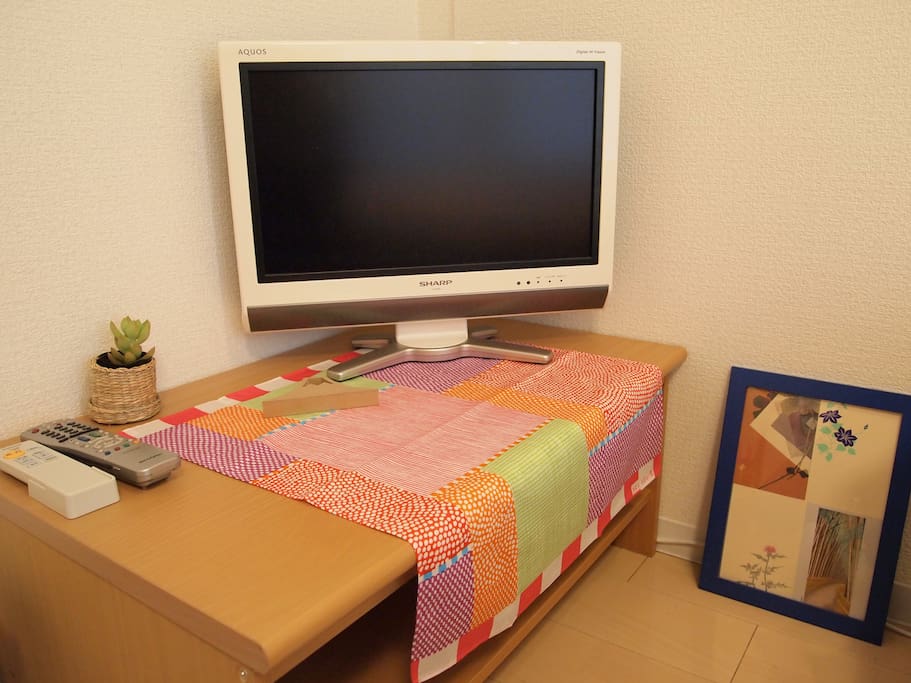 TV and deskwork space