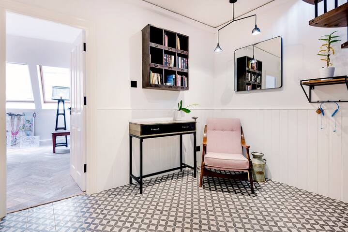 Penthouse. Liverpool St. Zone 1. Roof Terrace & AC gallery image 5