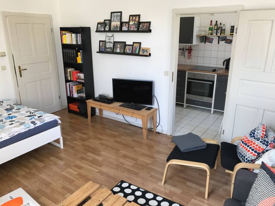 Wohn/Schlafzimmer mit Blick zur Küche