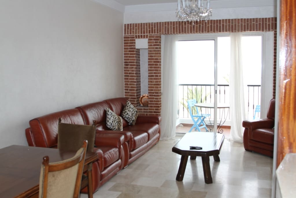 Living room with balcony with ocean view