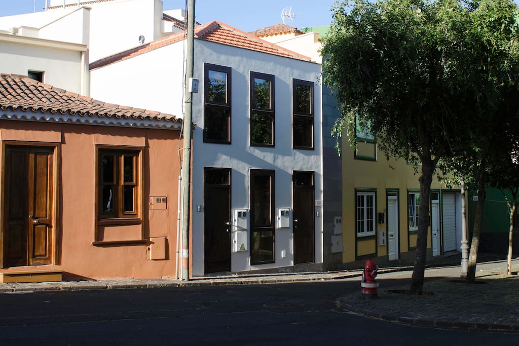 Edificación y entorno de la Plaza.