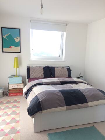 En-suite double bedroom in centre