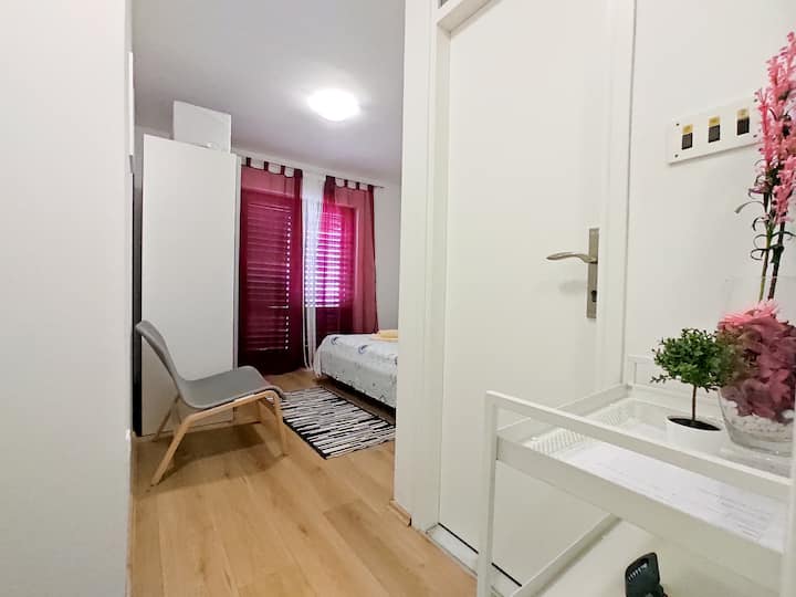 带独立卫生间的卧室