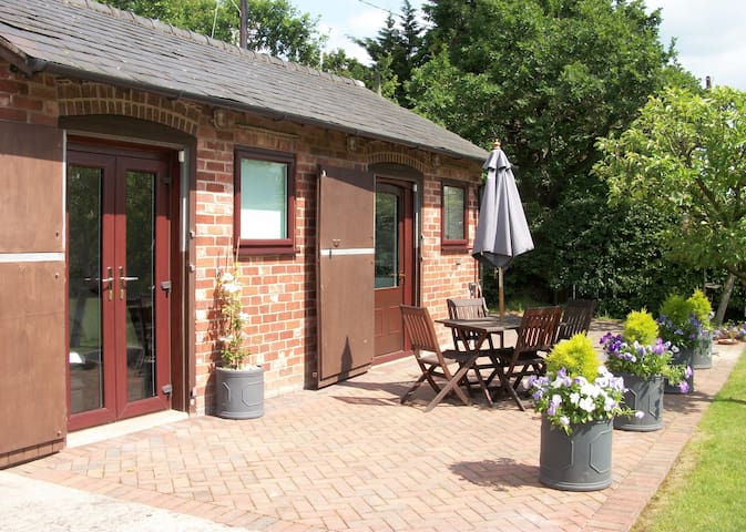 Converted Stables Studio - inc. cooked breakfast.