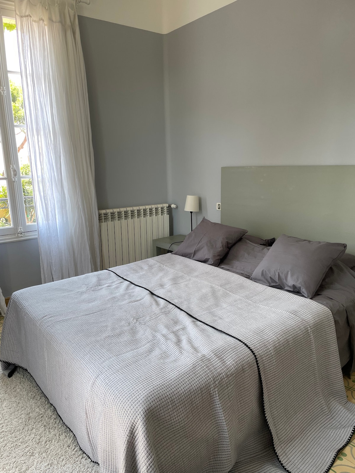 غرفة النوم الرئيسية ، سرير 160 سم