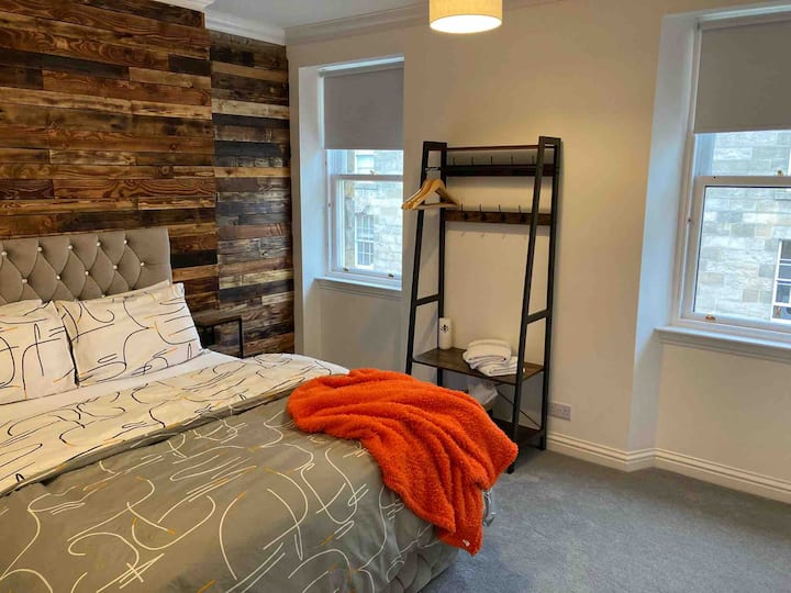 Stunningly Renovated 1 Bed Flat in Newington