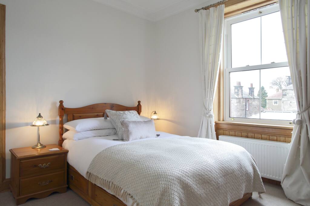 Bright room in quiet residential area close to main road. Very comfortable memory foam mattress with luxurious Egyptian cotton sheets.