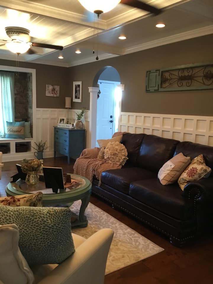Honey’s House - Knoxville, TN