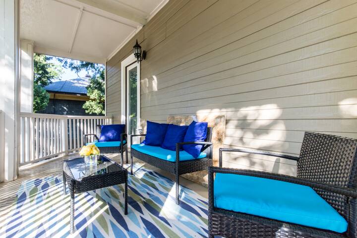 Lux Downtown Estate Heated Pool and Spa Sleeps 18! gallery image 5