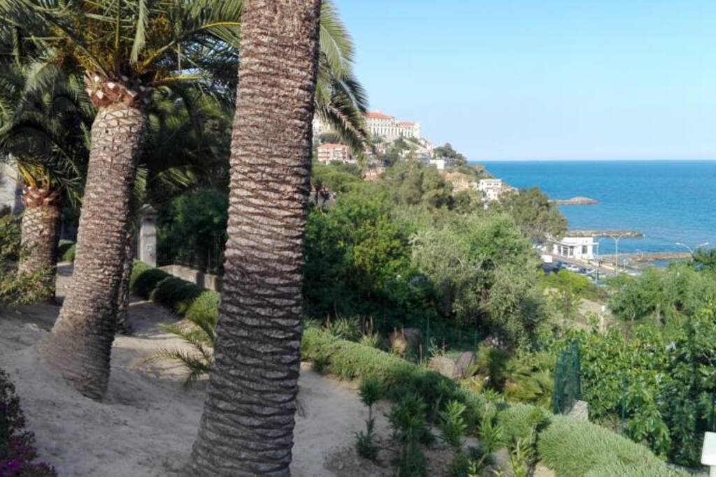 vista dall'ingresso condominiale