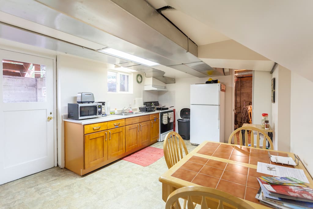 Eat-in Kitchen has new cupboards