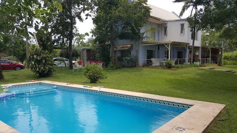 Large house with a pool, facing the Paraná River.