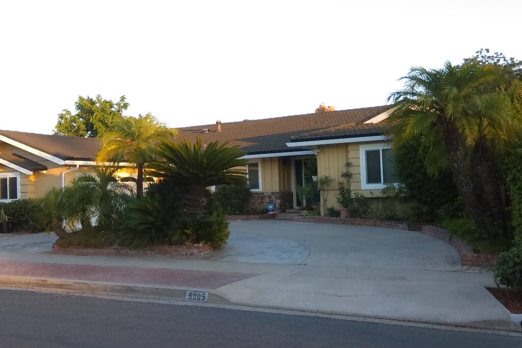 Front of house- park in driveway.