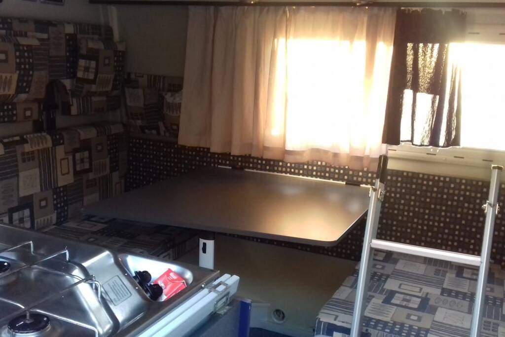 Table à manger qui devient 3eme lit