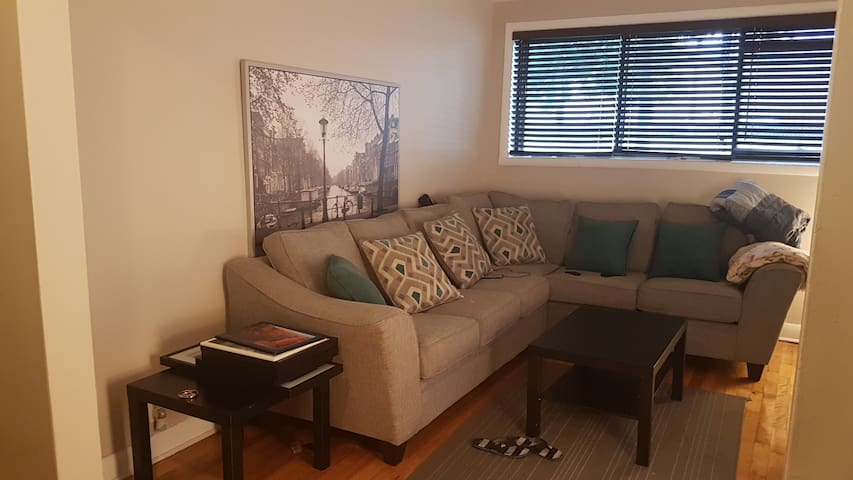 Logement entier avec 1 chambre!!