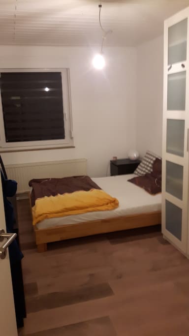 Schlafzimmer 1v2