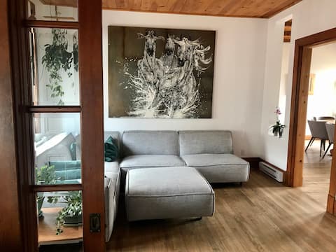 Top Airbnb: Luxurious and warm condo, in the heart of Quebec in La Cité Limoilou