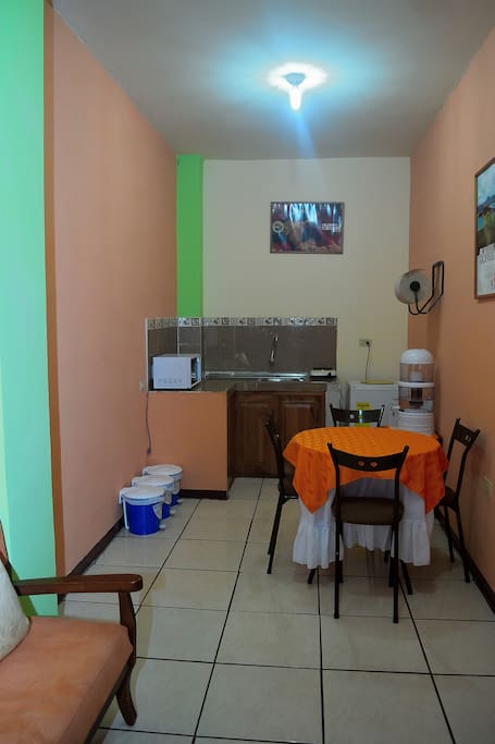 Hostal Tintorera. Sala-Cocina-Comedor Suite # 9