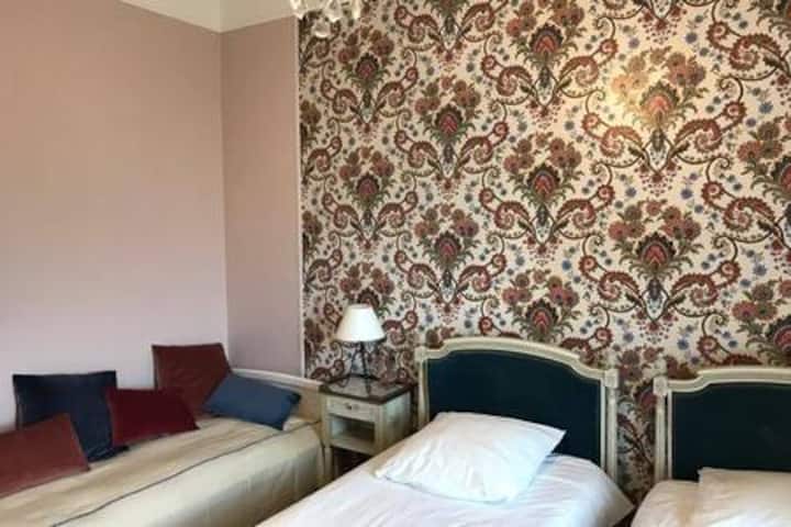 Მწვანე ოთახი n°6 (მე-2 სართული) - ორსაწოლიანი საწოლი + 1 დამატებითი საწოლი