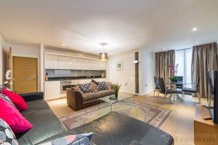 Paddington 3 Bed 2 Bath A/C Apartment 440 gallery image 4