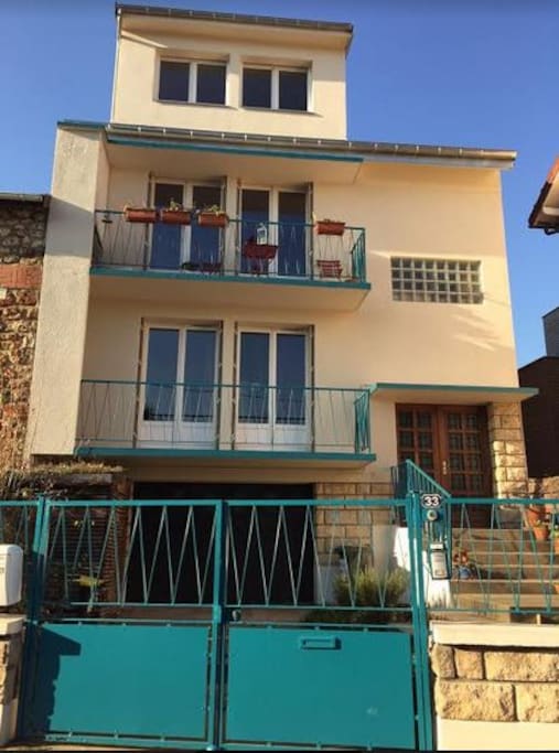 La maison/The outside