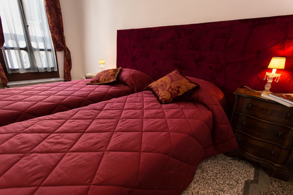 Stanza da letto 2
*
Bedroom 2