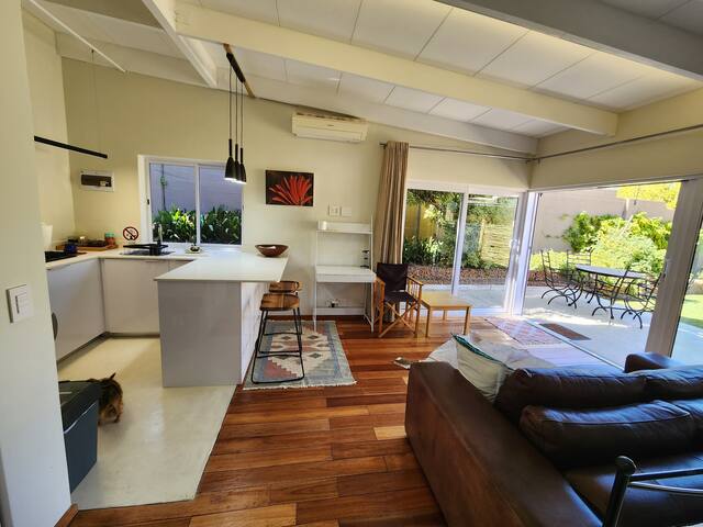 2 Private Cottages for the Price of One, Book Now! gallery image 2