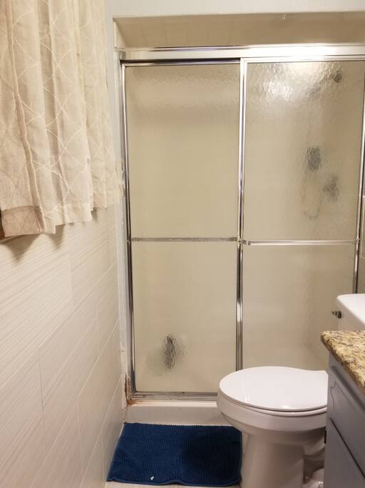 Private bathroom connect to bedroom 1