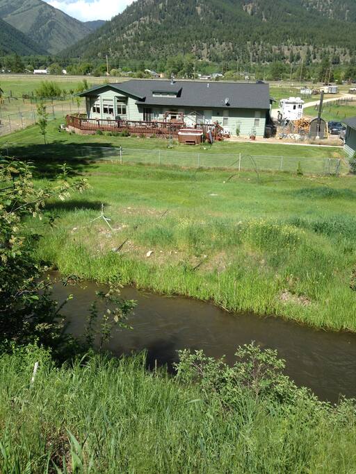Has its own mountain in the back yard, you may see some wild life.