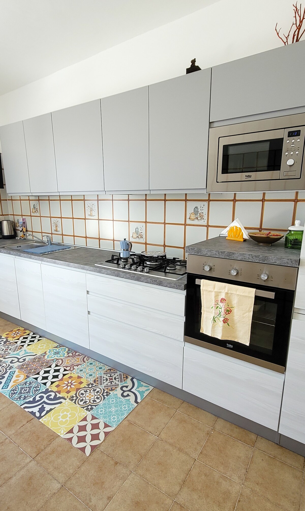 Popular Airbnb listing: The terrace overlooking the sea in Ponza
