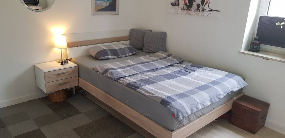 Privatzimmer in HH-Hamm. Schlafen wie ein König