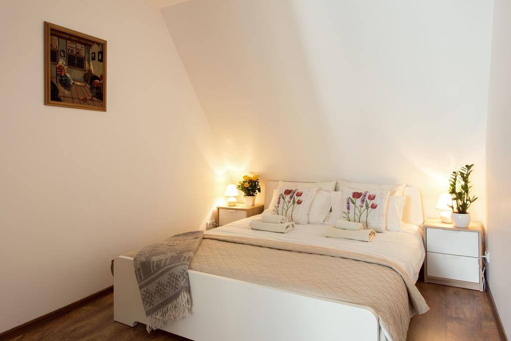 1st BEDROOM