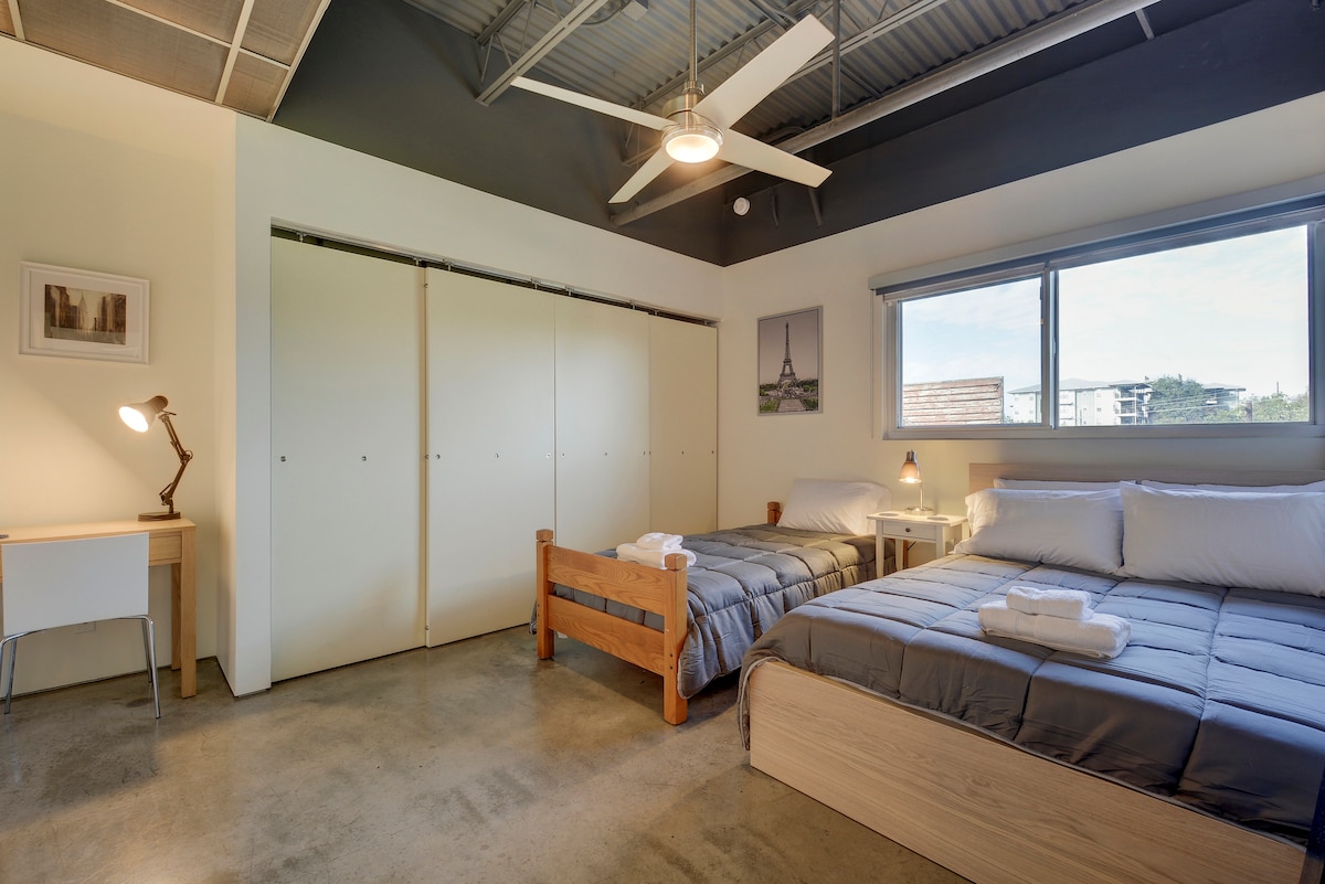 Stay on 6th Street | Walk to Convention Center