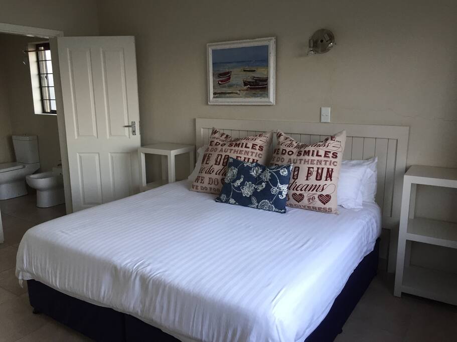 Main bedroom with bathroom ensuite.