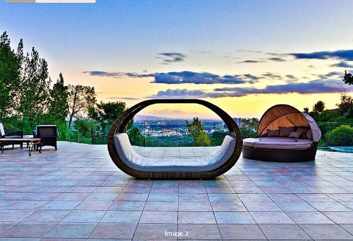 Beverly Hills Estate with City Views- 7 Bedroom gallery image 2