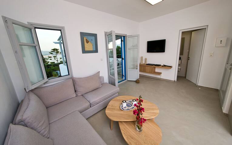 Villa Deep Blue with private pool in Parikia gallery image 3