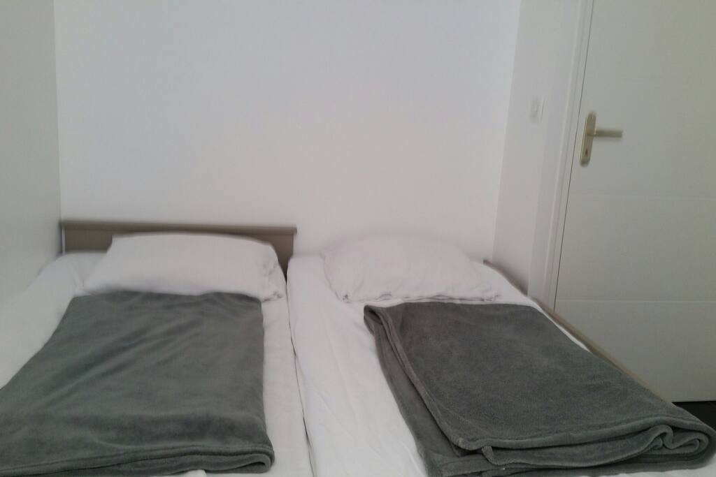 chambre 2 2 lits 1 pers
