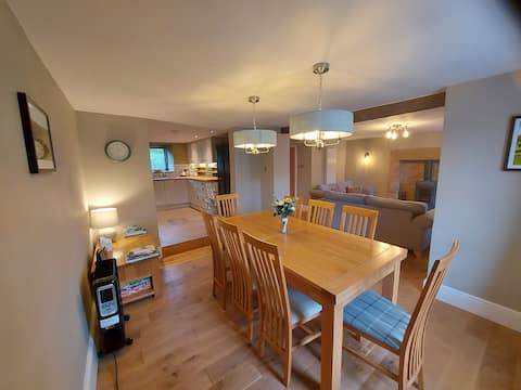 Cosy Luxury Yorkshire Dales Cottage, sleeps 8