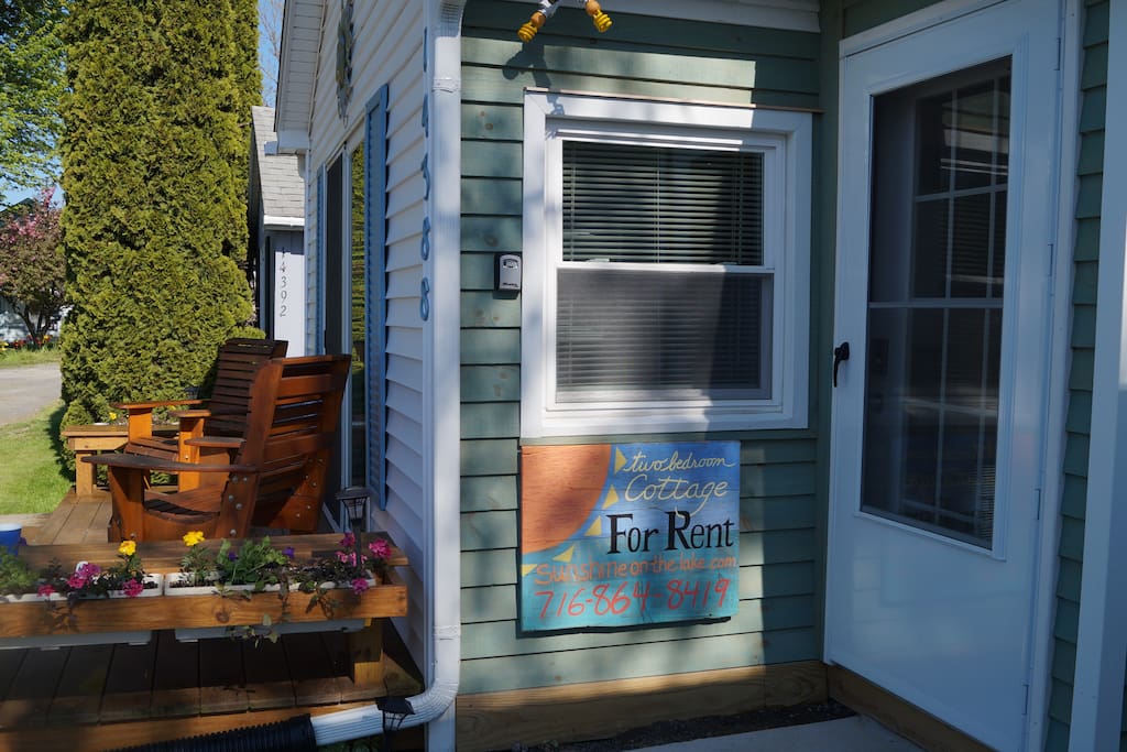 Entrance and side view of deck