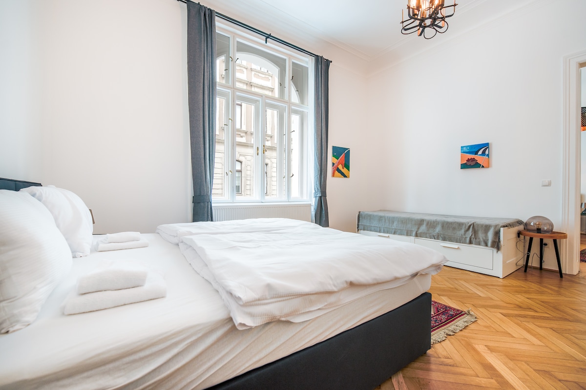 卧室-双人床和单人/双人床