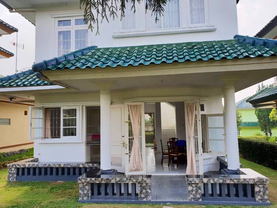 Tampak belakang
