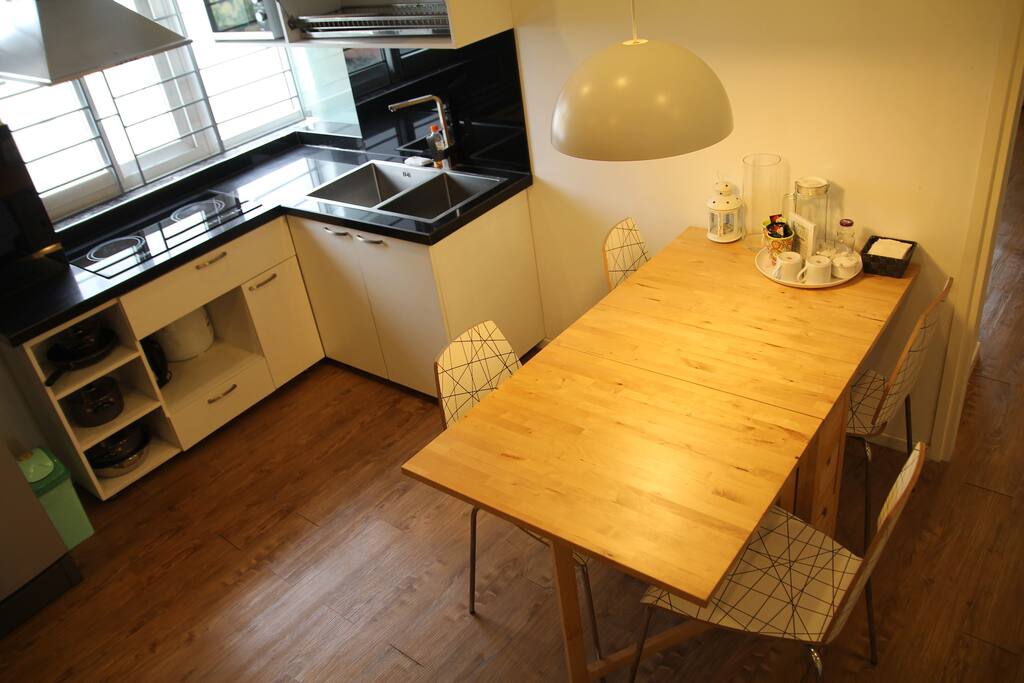 Eating table