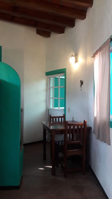 THIS IS A STUDIO BUNGALOW UPSTAIRS (ONLY 2 UNITS UPSTAIRS