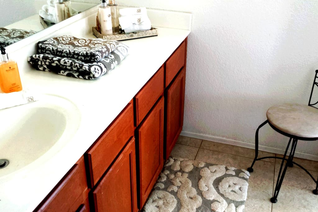 Master Bathroom
full jacuzzi tub as well shower