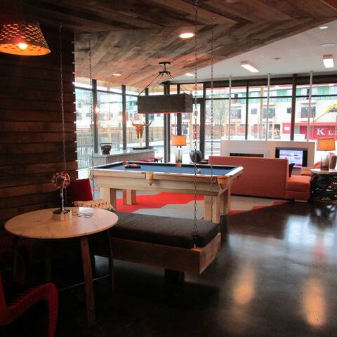 Huge Double King Apartment Seconds From It All 2A