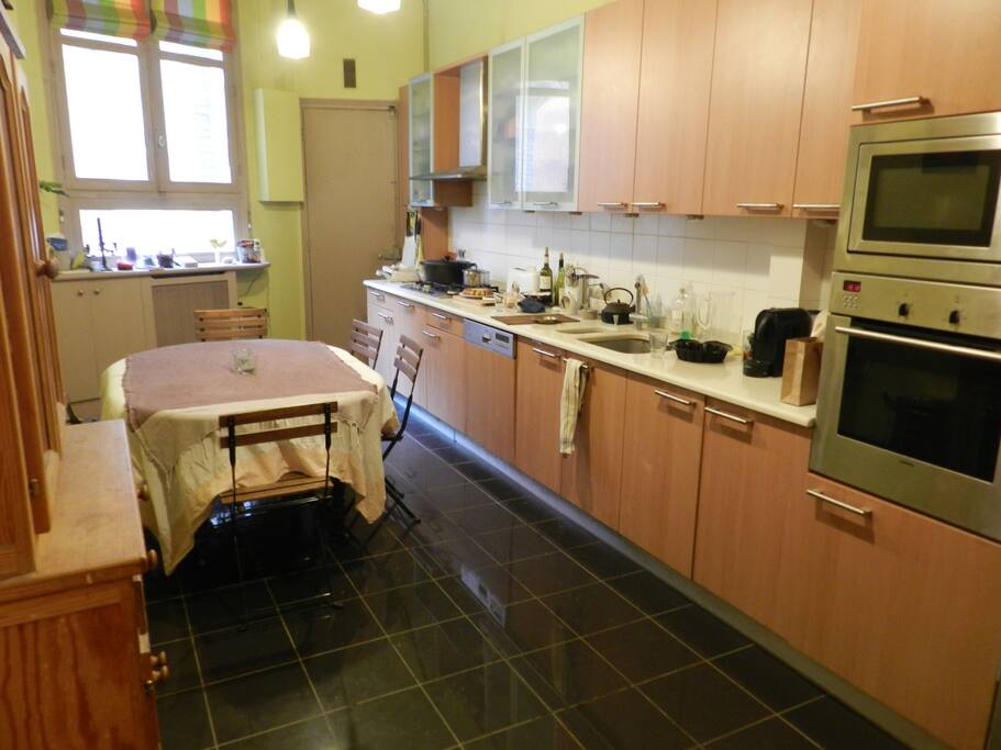 Cuisine équipée pour repas familiaux