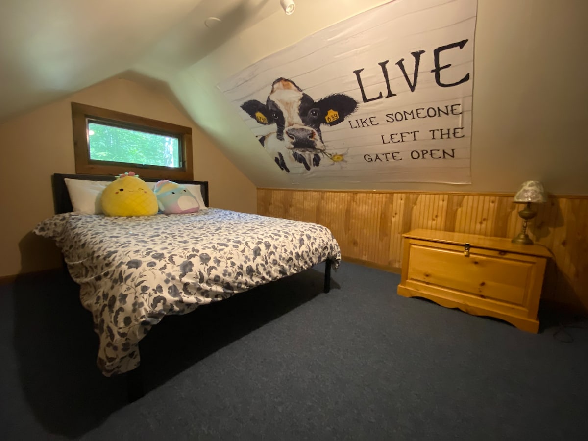 The third bedroom upstairs with queen size bed 