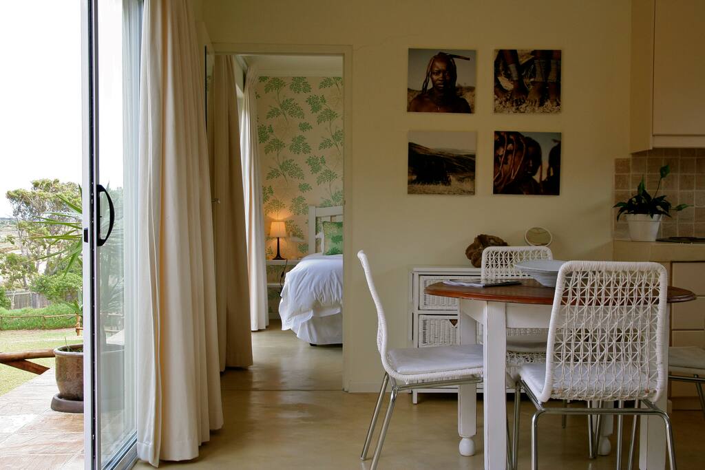 Cottage: Lounge with separate bedroom