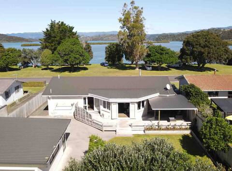 Luxury Waterfront, HotTub/Kayaks. The Great Escape