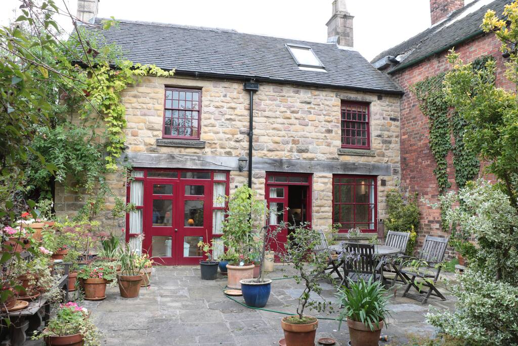 Exclusive use of the "secret" garden and yard...